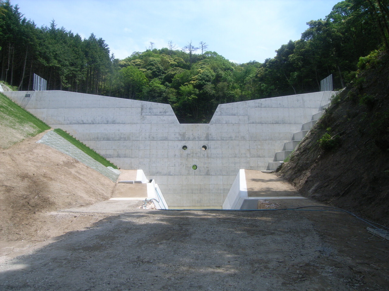 白石右谷川砂防堰堤工事（下流側）